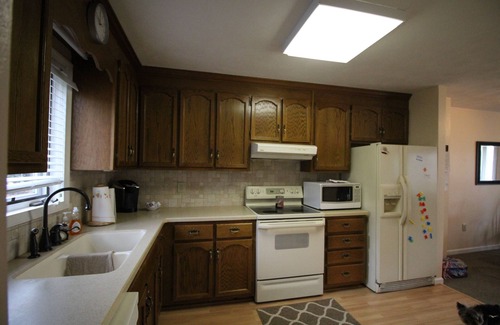 Huddleston House | Shangri La Family town home with Internet