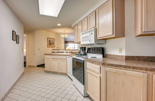 Pigeon Condo | Shared Hot Tub Access! Gem 4 Mi to Dtwn Caseville