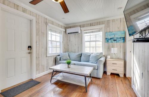 Harbordale House | Shared Pool and Backyard Small and Cozy Guest House