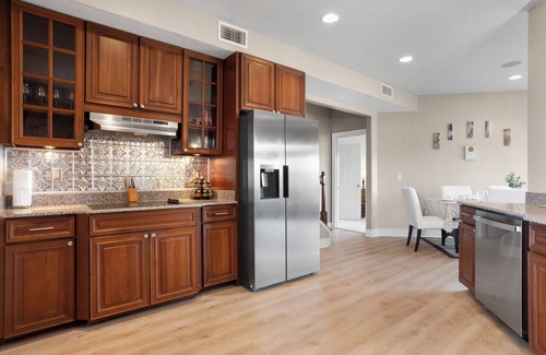 Shoreline Park House | Shark Street Retreat - Waterfront, Kayaks, Beach
