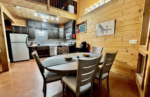 Marion House | Shawnee Overlook - Home + 2 Cabins