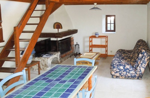 Carces House | shed with swimming pool, sleeps 3, on fenced 4000m2 plot