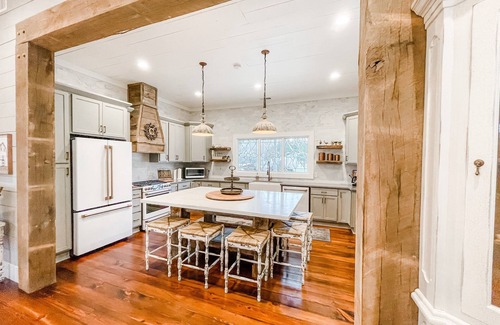 Columbiana House | Shelby County! Stay with us for Weddings, Wineries, Art Council,Personal Chef!