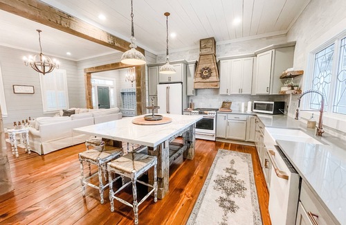 Columbiana House | Shelby County! Stay with us for Weddings, Wineries, Art Council,Personal Chef!