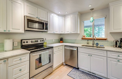 Potlatch House | Shelton Gem w/Kayaks: Private Beach Oyster Hunt