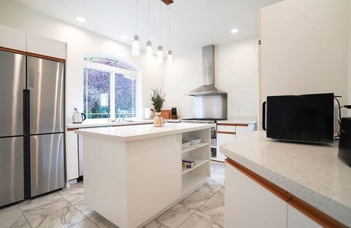 Shelton House | Shelton Waterfront: Hot Tub, Firepit & Garden