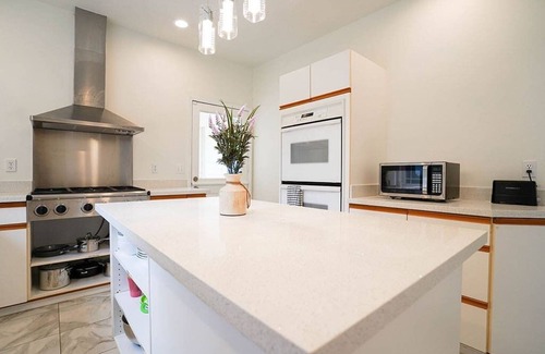 Shelton House | Shelton Waterfront: Hot Tub, Firepit & Garden