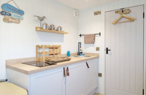 Pagham Cottage | Shepherd's Hut on the Beach - Pagham - sleeps 2 guests in 1 bedroom