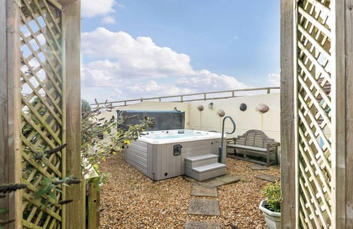 St Brides House | Shepherds Cottage, Holiday Home Nr St Brides, Sleeps 2, 1 bedrooms, bathrooms