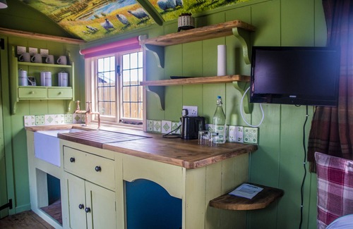 Durrington Apartment | Shepherds Hut - Family - Ensuite