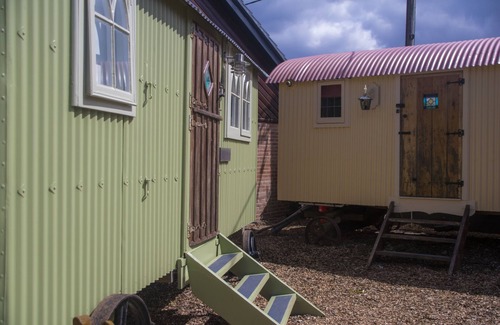 Durrington Apartment | Shepherds Hut - Family - Ensuite