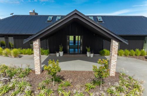 Hihi House | Shepherds Lodge