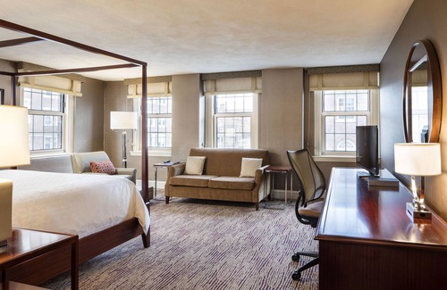 Neighborhood Nine Hotel | Sheraton Commander Hotel