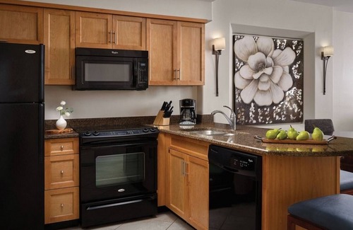 North Scottsdale Apartment | Sheraton Desert Oasis Villa a 1-bedroom apartment w/fully equipped kitchenette.