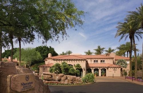 North Scottsdale Apartment | Sheraton Desert Oasis Villa a 1-bedroom apartment w/fully equipped kitchenette.