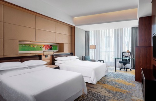 Lujiazui Hotel | Sheraton Grand Shanghai Pudong Hotel & Residences