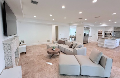 Sherman Oaks House | Sherman Oaks Serenity 5BDs & 5.5BAs w/Pool&Spa