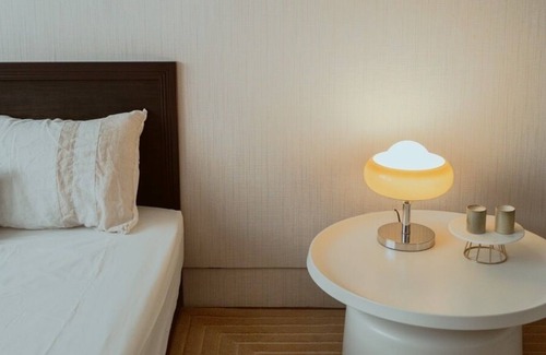 Shilin Apartment | Shilin night market ,MRT 2 mins,Ximen,cozy kitchen,balcony,washing machine