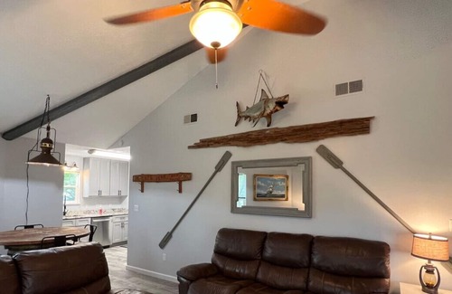 Thomas Drive Cabin | Shipwrecked! · Paradise On The Inter-coastal Waterway