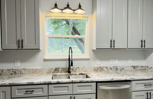 Thomas Drive Cabin | Shipwrecked! · Paradise On The Inter-coastal Waterway