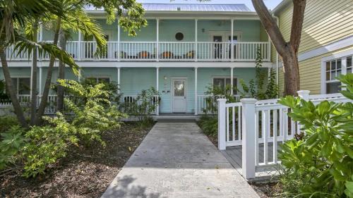 Truman Annex House | Shipyard Treasure by AvantStay Communal Pool Gated Community Great Location Week Long Stays