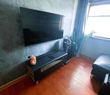 Bridgeland Apartment | Shiraz Suite