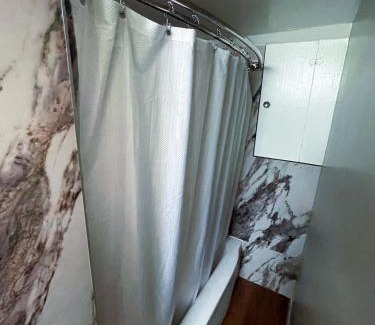 Bridgeland Apartment | Shiraz Suite