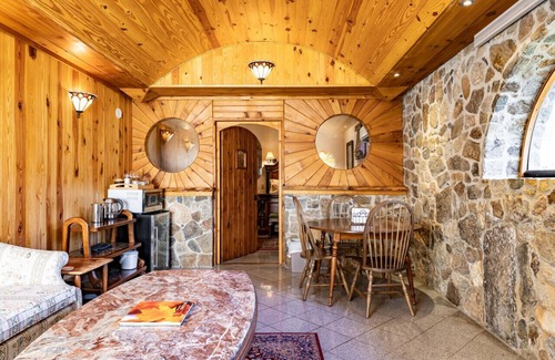 Stanardsville House | Shire Suite at White Lotus Eco Spa Retreat
