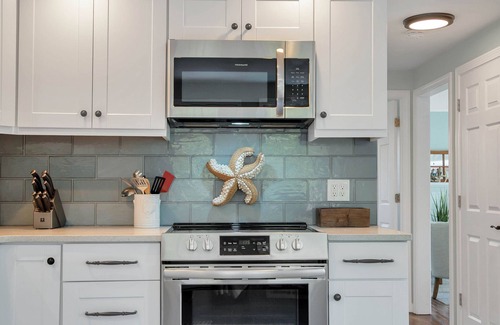 Old Saybrook House | SHORE BEATS WORK @Cornfield Point Beach. Weekend Getaway.Family Friendly.