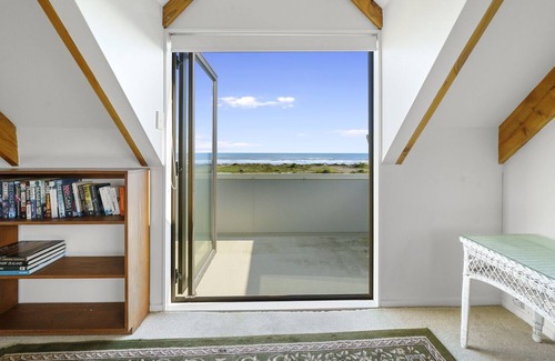 Te Horo Beach House | SHORELINE SERENITY – TE HORO BEACH HOLIDAY HOME in Te Horo Beach