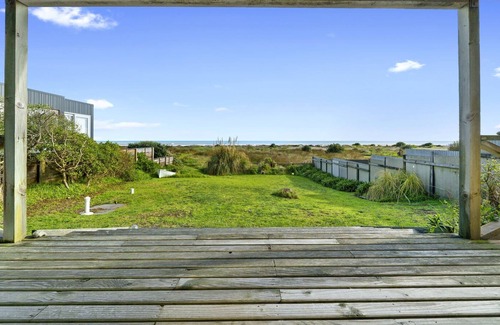 Te Horo Beach House | SHORELINE SERENITY – TE HORO BEACH HOLIDAY HOME in Te Horo Beach