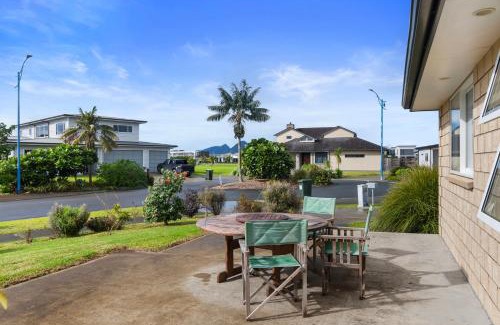One Tree Point House | Shores Getaway - One Tree Point Holiday Home