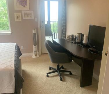 West Porpoise Bay House | Shoreside Private room