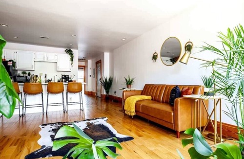 Italian Village Apartment | Short North/Downtown | Right On High St | Walk to Convention Ctr | Free Parking