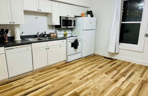 Italian Village House | Short North/Downtown | Steps to High St | Walk to Convention Ctr | 5.8K+ Reviews