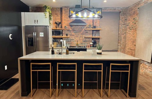 Italian Village House | Short North - Parking Free - King Bed - Convention