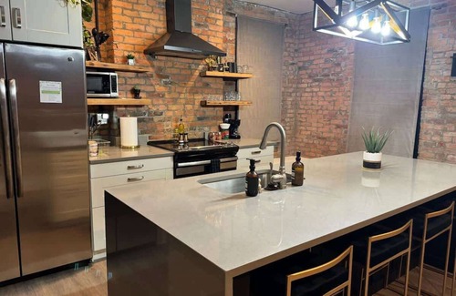 Italian Village House | Short North - Parking Free - King Bed - Convention