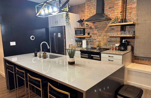 Italian Village House | Short North - Parking Free - King Bed - Convention