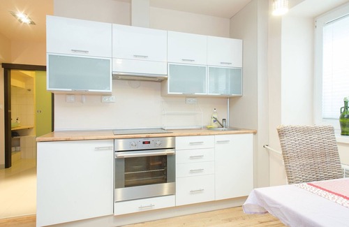 Muranow Apartment | ShortStayPoland Solidarnosci B8