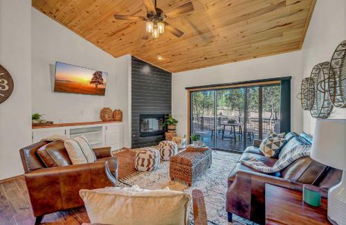 Torreon House | Show Low A-to-Z Cabin with Deck and Gas Grill!