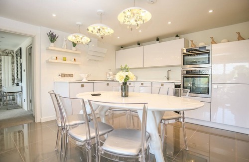 Coombe Bissett Cottage | SHUTTS HOUSE GARDEN APARTMENT, pet friendly in Coombe Bissett