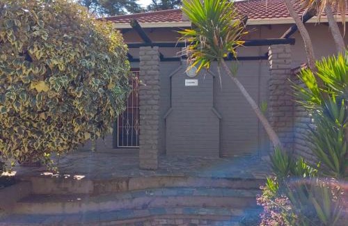 Springs House | Sibahlenomhlambi Guesthouse