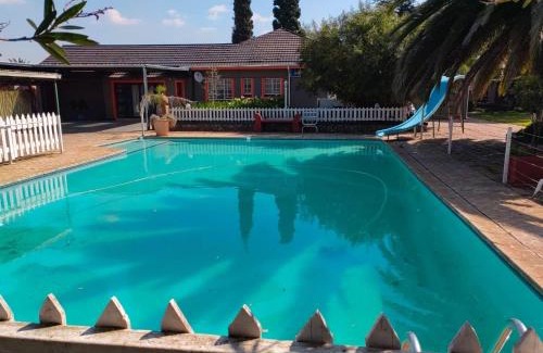 Springs House | Sibahlenomhlambi Guesthouse