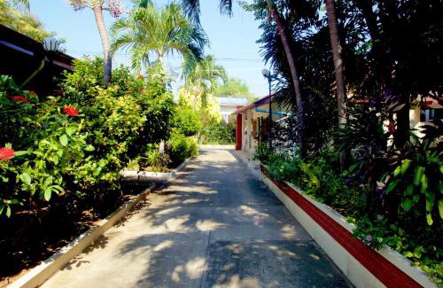 Tha Thaewawong Hotel | Sichang Shine Khao Resort