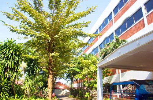 Tha Thaewawong Hotel | Sichang Shine Khao Resort