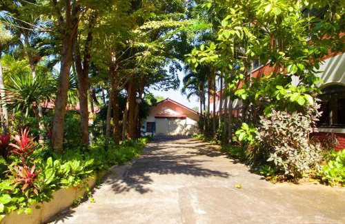 Tha Thaewawong Hotel | Sichang Shine Khao Resort