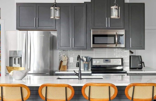 Katie Hill Neighborhood House | Side-by-Side Homes, Hot Tubs, Rooftop Views