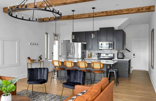 Katie Hill Neighborhood House | Side-by-Side Homes, Hot Tubs, Rooftop Views