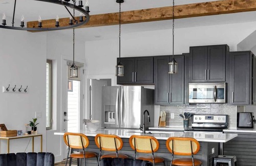 Katie Hill Neighborhood House | Side-by-Side Homes, Hot Tubs, Rooftop Views