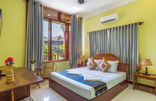 Taphul Village Area Hotel | Side Walk Never Die